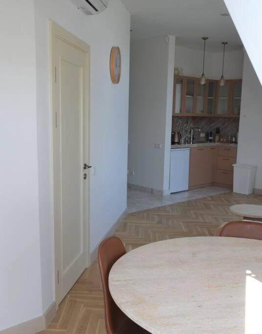 Luxury With A Balcony And View In Old Town Appartement