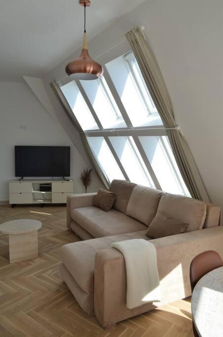 Luxury With A Balcony And View In Old Town Рига